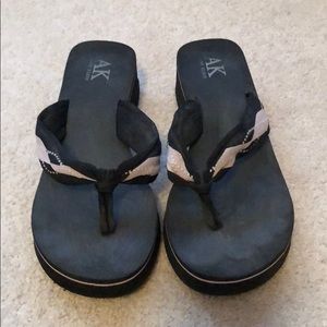 Anne Klein black flip flops with pink argyle